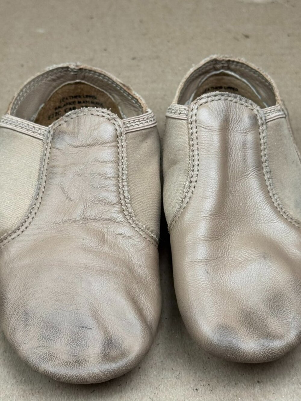 Capezio EJ2C Girls Leather Ballet Shoes Size 13M Tan Slip-On-Missing Left Insole